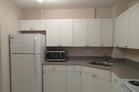 Condo in Coral Springs, Florida, 1 bedroom  № 2059721 - photo 3