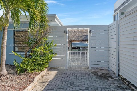 House in Key Largo, Florida 3 bedrooms, 171.03 sq.m. № 2011201 - photo 13