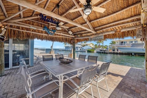 House in Key Largo, Florida 3 bedrooms, 171.03 sq.m. № 2011201 - photo 2