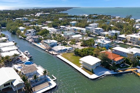 House in Key Largo, Florida 3 bedrooms, 171.03 sq.m. № 2011201 - photo 17