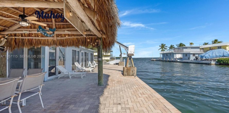 House in Key Largo, Florida 3 bedrooms, 171.03 sq.m. № 2011201