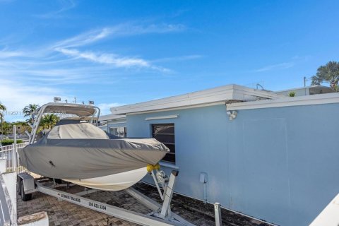 House in Key Largo, Florida 3 bedrooms, 171.03 sq.m. № 2011201 - photo 10