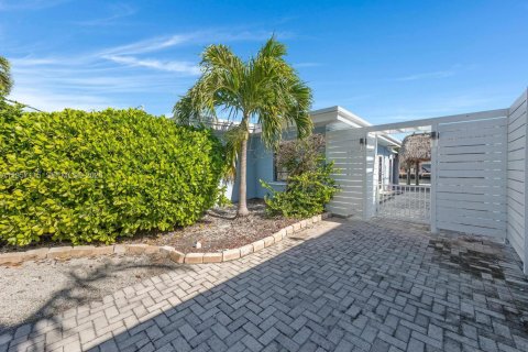 House in Key Largo, Florida 3 bedrooms, 171.03 sq.m. № 2011201 - photo 15