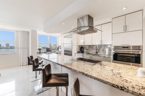 Condo à Sunny Isles Beach, Floride, 3 chambres  № 2185991