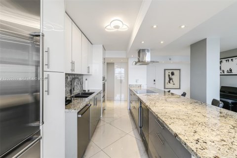 Купить кондоминиум в Санни-Айлс-Бич, Флорида 3 спальни, 175.59м2, № 2185991 - фото 8