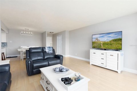 Купить кондоминиум в Трежер-Айленд, Флорида 3 комнаты, 80.36м2, № 1523535 - фото 5
