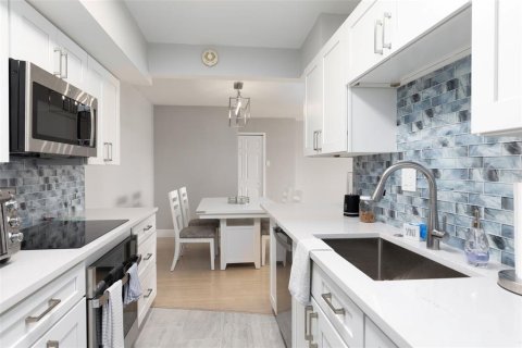 Купить кондоминиум в Трежер-Айленд, Флорида 3 комнаты, 80.36м2, № 1523535 - фото 10