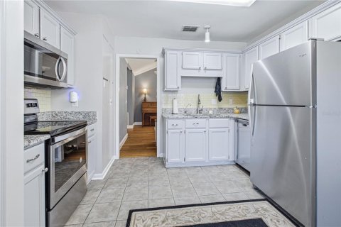 House in Jacksonville, Florida 3 bedrooms, 127.37 sq.m. № 2396365 - photo 4