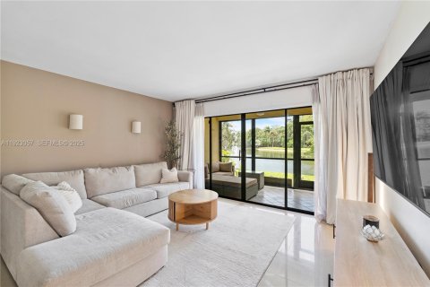 Condominio en venta en Coconut Creek, Florida, 1 dormitorio, 107.4 m2 № 2082829 - foto 5