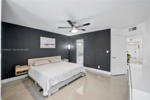 Condominio en venta en Coconut Creek, Florida, 1 dormitorio, 107.4 m2 № 2082829 - foto 14