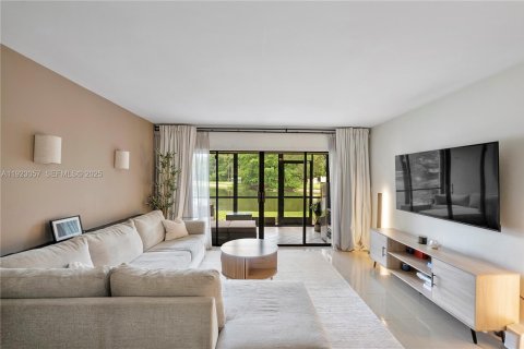 Condominio en venta en Coconut Creek, Florida, 1 dormitorio, 107.4 m2 № 2082829 - foto 6