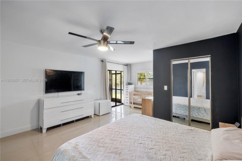 Condominio en venta en Coconut Creek, Florida, 1 dormitorio, 107.4 m2 № 2082829 - foto 15
