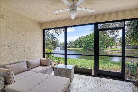 Condominio en venta en Coconut Creek, Florida, 1 dormitorio, 107.4 m2 № 2082829 - foto 21