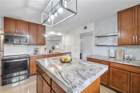 Condominio en venta en Coconut Creek, Florida, 1 dormitorio, 107.4 m2 № 2082829 - foto 8