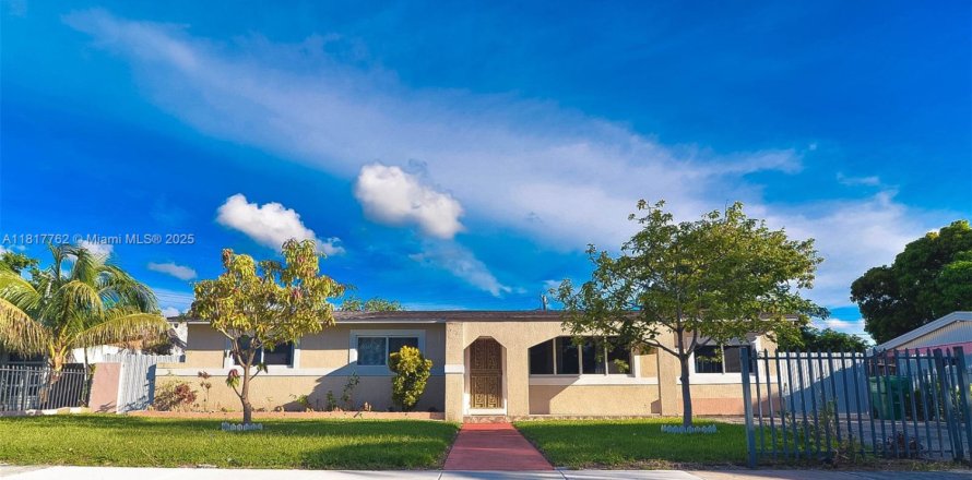 Villa ou maison à Miami Gardens, Floride 3 chambres, 169.64 m2 № 1774401