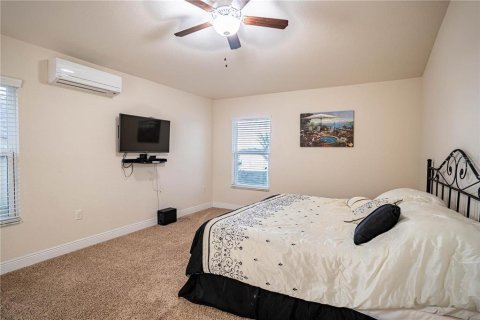 House in Winter Haven, Florida 4 bedrooms, 195.56 sq.m. № 1778385 - photo 9