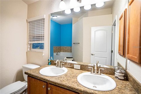 House in Winter Haven, Florida 4 bedrooms, 195.56 sq.m. № 1778385 - photo 11