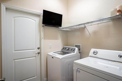 House in Winter Haven, Florida 4 bedrooms, 195.56 sq.m. № 1778385 - photo 22