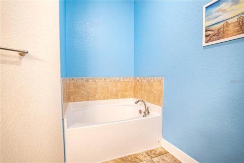 House in Winter Haven, Florida 4 bedrooms, 195.56 sq.m. № 1778385 - photo 12