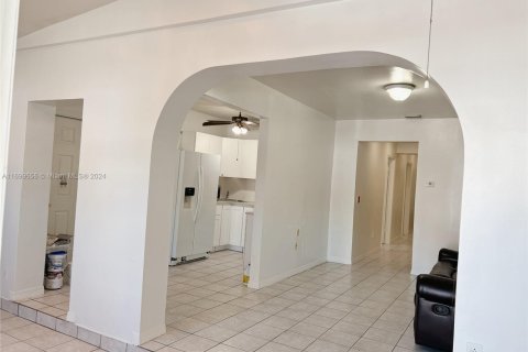 Propiedad comercial en venta en Miami, Florida, 224.82 m2 № 1698802 - foto 14