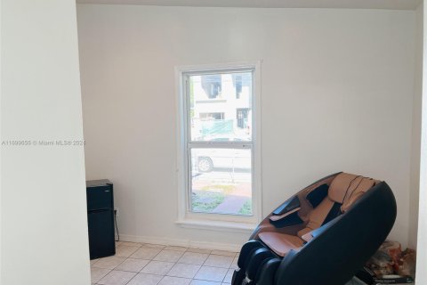 Propiedad comercial en venta en Miami, Florida, 224.82 m2 № 1698802 - foto 11