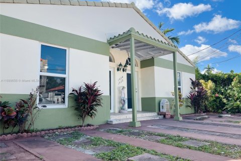 Propiedad comercial en venta en Miami, Florida, 224.82 m2 № 1698802 - foto 2