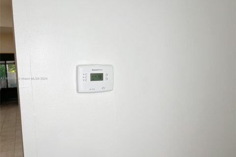 Propiedad comercial en venta en Miami, Florida, 224.82 m2 № 1698802 - foto 18