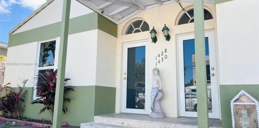 Propiedad comercial en Miami, Florida 224.82 m2 № 1698802