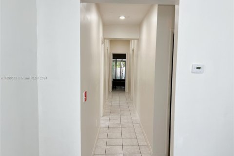 Propiedad comercial en venta en Miami, Florida, 224.82 m2 № 1698802 - foto 16