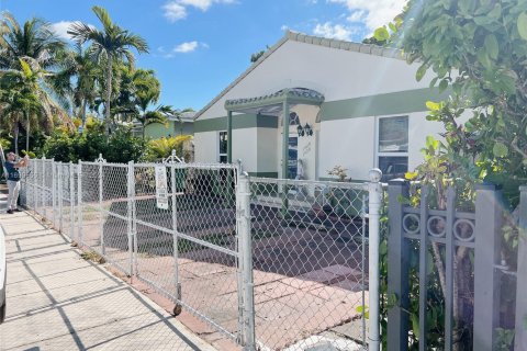 Propiedad comercial en venta en Miami, Florida, 224.82 m2 № 1698802 - foto 4