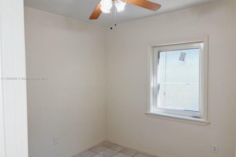 Propiedad comercial en venta en Miami, Florida, 224.82 m2 № 1698802 - foto 25