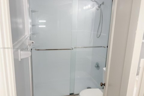 Propiedad comercial en venta en Miami, Florida, 224.82 m2 № 1698802 - foto 22