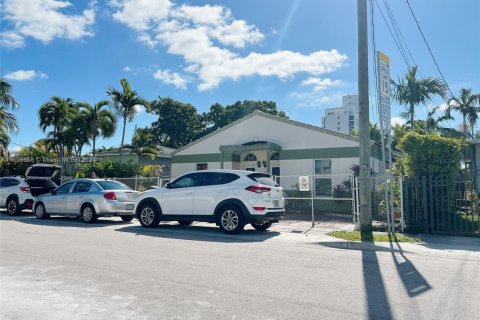 Propiedad comercial en venta en Miami, Florida, 224.82 m2 № 1698802 - foto 5