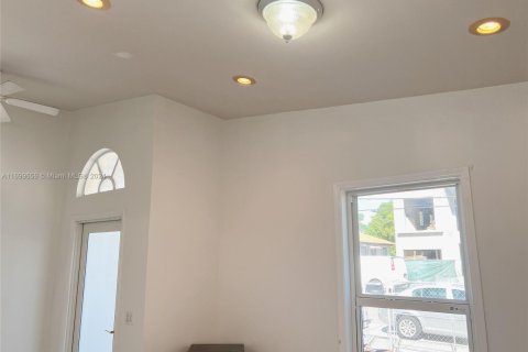 Propiedad comercial en venta en Miami, Florida, 224.82 m2 № 1698802 - foto 10