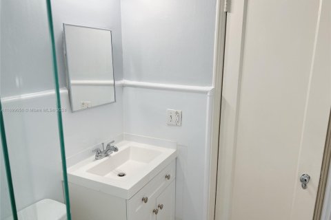 Propiedad comercial en venta en Miami, Florida, 224.82 m2 № 1698802 - foto 23