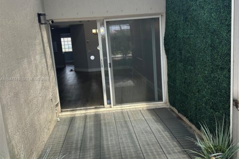 Купить виллу или дом в Мирамар, Флорида 2 спальни, 95.69м2, № 2003353 - фото 5