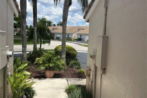 Купить виллу или дом в Мирамар, Флорида 2 спальни, 95.69м2, № 2003353 - фото 2