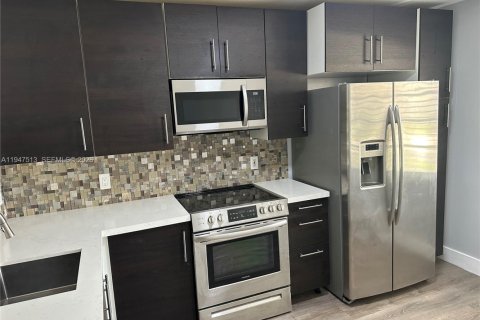 Купить виллу или дом в Мирамар, Флорида 2 спальни, 95.69м2, № 2003353 - фото 12