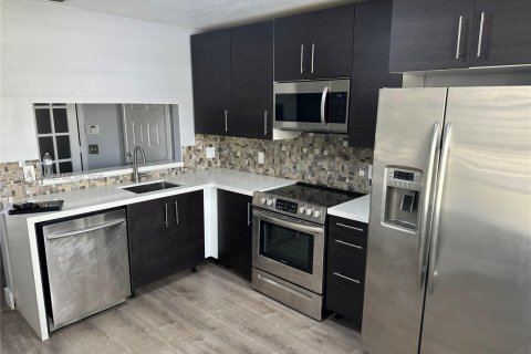 Купить виллу или дом в Мирамар, Флорида 2 спальни, 95.69м2, № 2003353 - фото 15