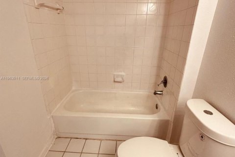 Copropriété à louer à Pompano Beach, Floride: 1 chambre, 58.81 m2 № 2025843 - photo 10