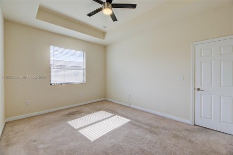 Touwnhouse à vendre à Hialeah, Floride: 4 chambres, 172.98 m2 № 2376041 - photo 22