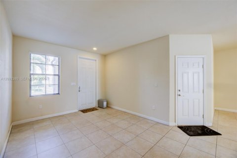 Touwnhouse à vendre à Hialeah, Floride: 4 chambres, 172.98 m2 № 2376041 - photo 10