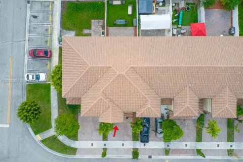 Touwnhouse à vendre à Hialeah, Floride: 4 chambres, 172.98 m2 № 2376041 - photo 5