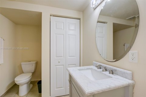 Touwnhouse à vendre à Hialeah, Floride: 4 chambres, 172.98 m2 № 2376041 - photo 21
