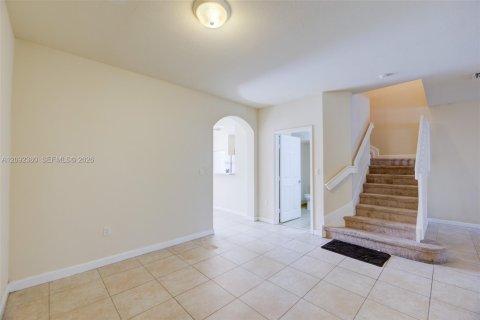Touwnhouse à vendre à Hialeah, Floride: 4 chambres, 172.98 m2 № 2376041 - photo 12