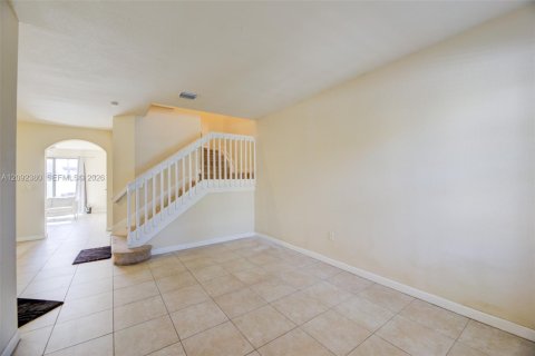 Touwnhouse à vendre à Hialeah, Floride: 4 chambres, 172.98 m2 № 2376041 - photo 8