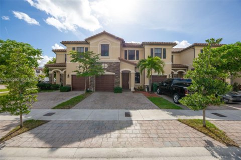 Touwnhouse à vendre à Hialeah, Floride: 4 chambres, 172.98 m2 № 2376041 - photo 2