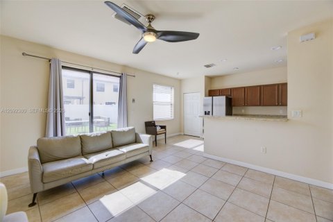 Touwnhouse à vendre à Hialeah, Floride: 4 chambres, 172.98 m2 № 2376041 - photo 15