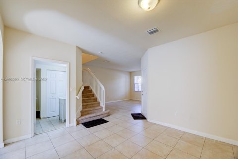 Touwnhouse à vendre à Hialeah, Floride: 4 chambres, 172.98 m2 № 2376041 - photo 13