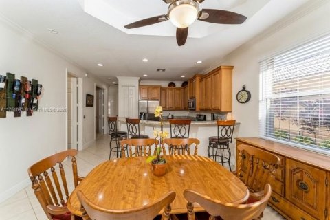 House in Port St. Lucie, Florida 3 bedrooms, 162.67 sq.m. № 1732038 - photo 9